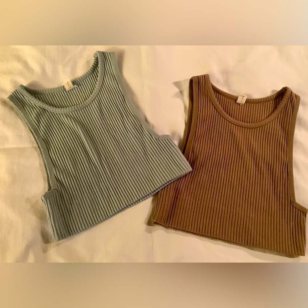 HEY BABE LOT OF 2 SUMMER TOPS SIZE S